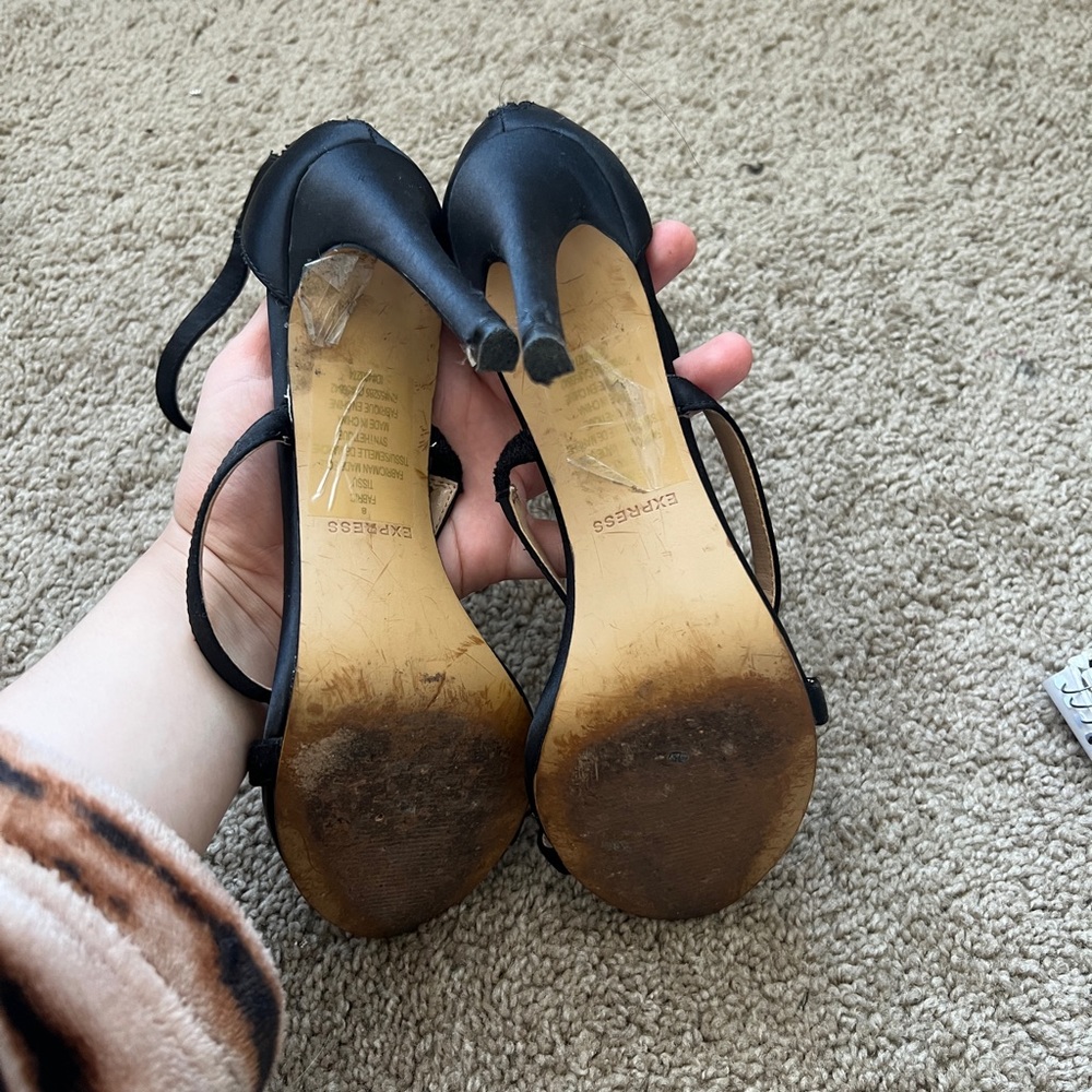 Express Heels - Picture 3 of 4